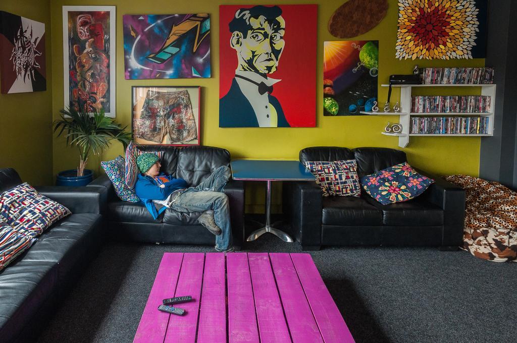 Crash Palace Backpackers Роторуа Екстериор снимка