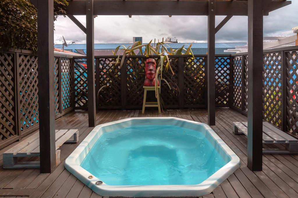 Crash Palace Backpackers Роторуа Екстериор снимка