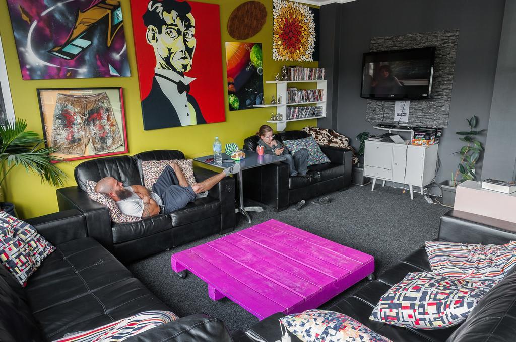 Crash Palace Backpackers Роторуа Екстериор снимка