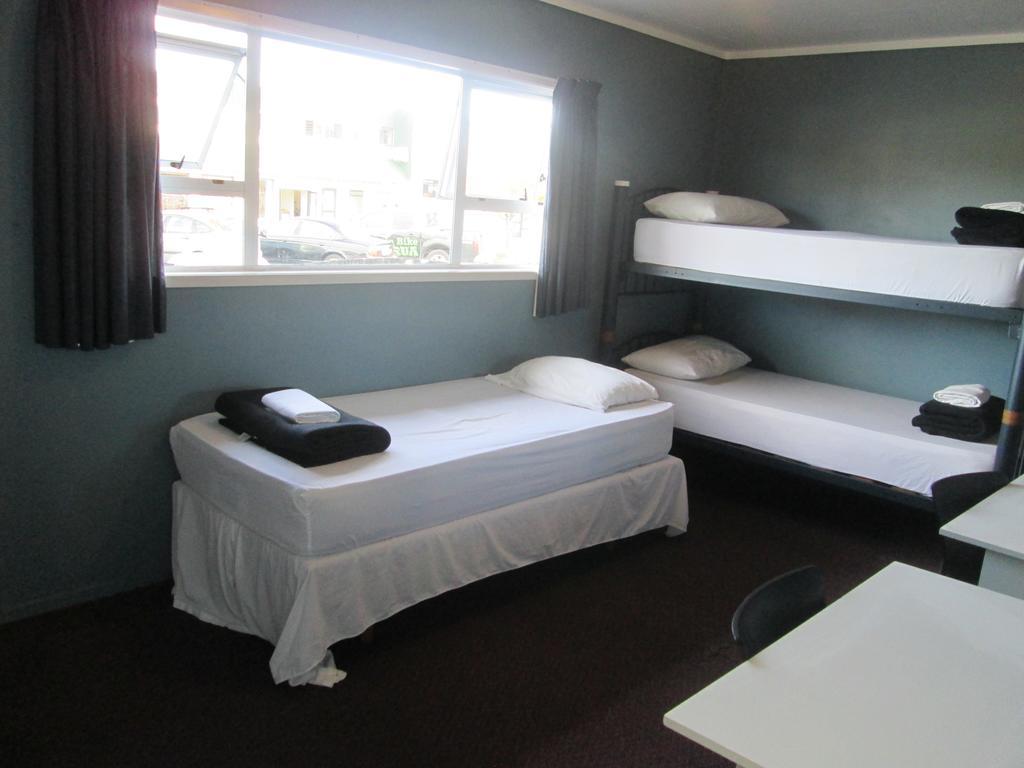 Crash Palace Backpackers Роторуа Екстериор снимка