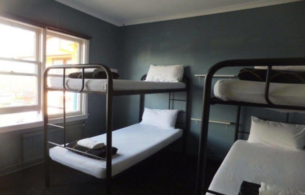 Crash Palace Backpackers Роторуа Екстериор снимка